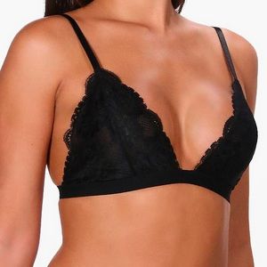 Black lacey bralette 💋
